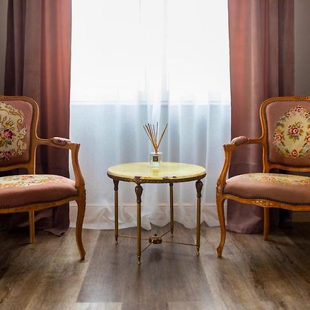 Апартаменты The Corner House Хунедоара Экстерьер фото